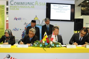Signing of agreement between IDA International and AITI of Brunei.